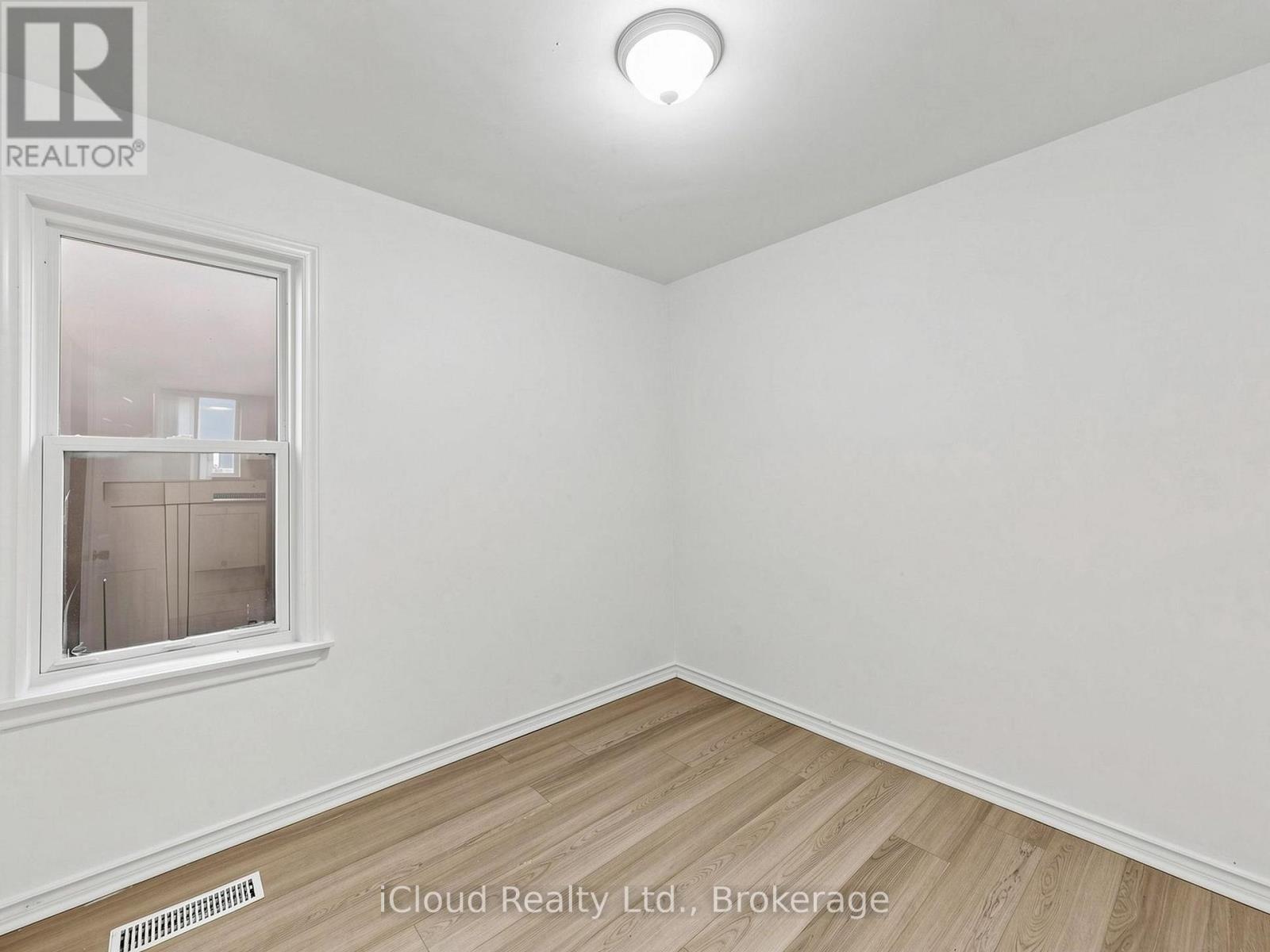32 SEVENTEENTH STREET - 29