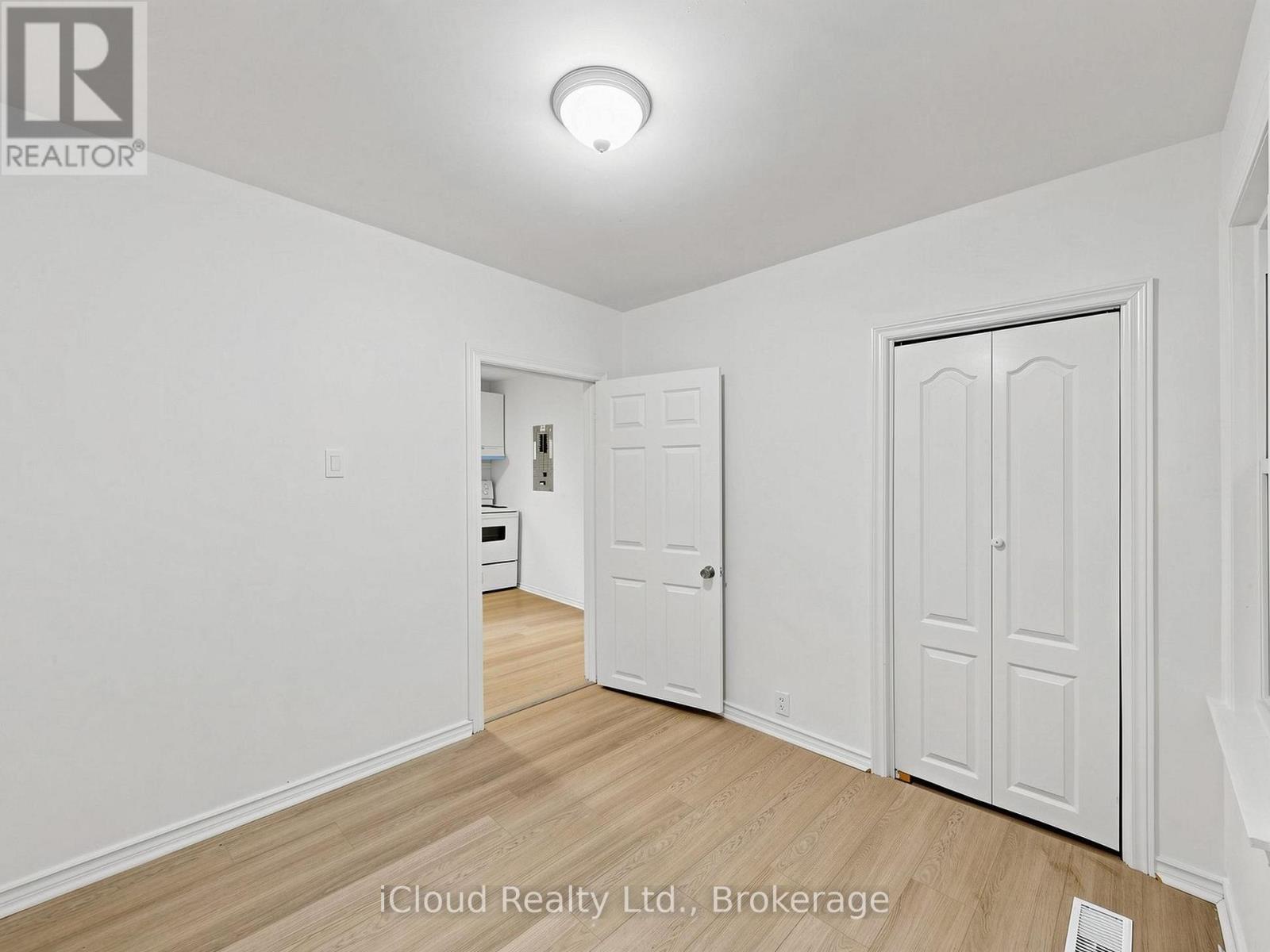 32 SEVENTEENTH STREET - 31