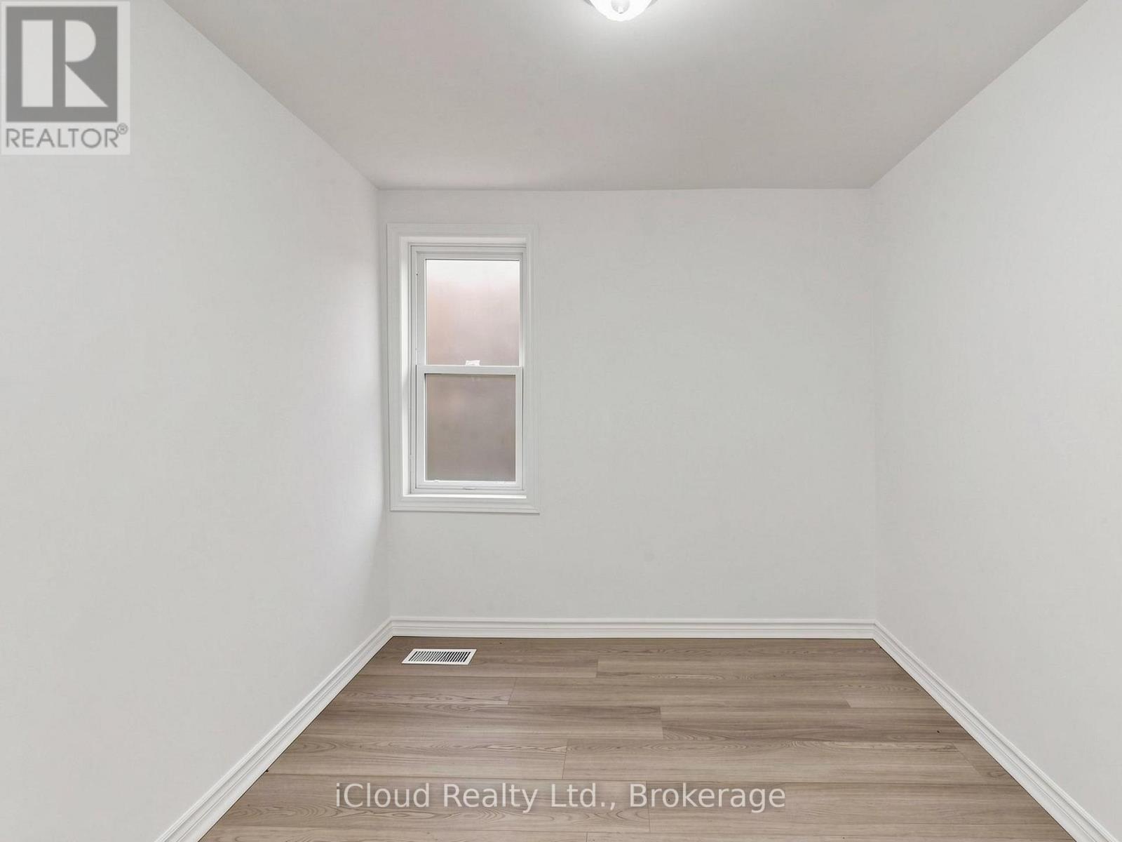 32 SEVENTEENTH STREET - 33