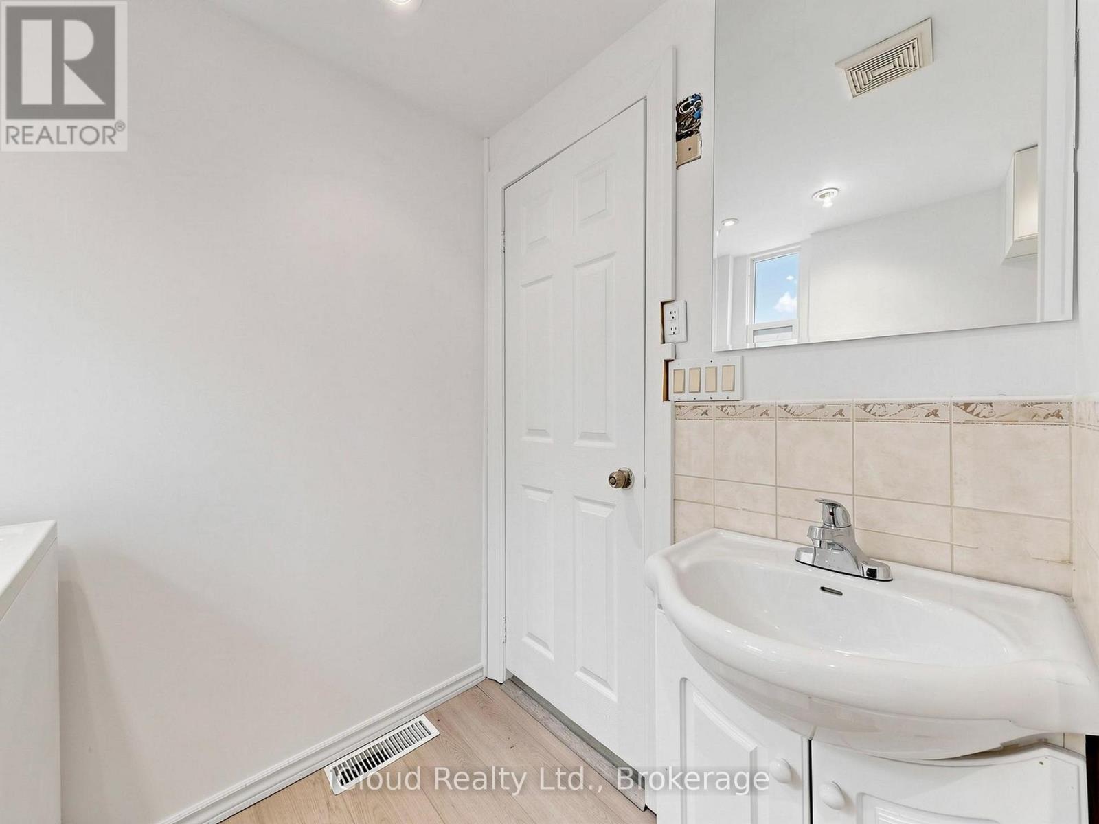 32 SEVENTEENTH STREET - Image 35