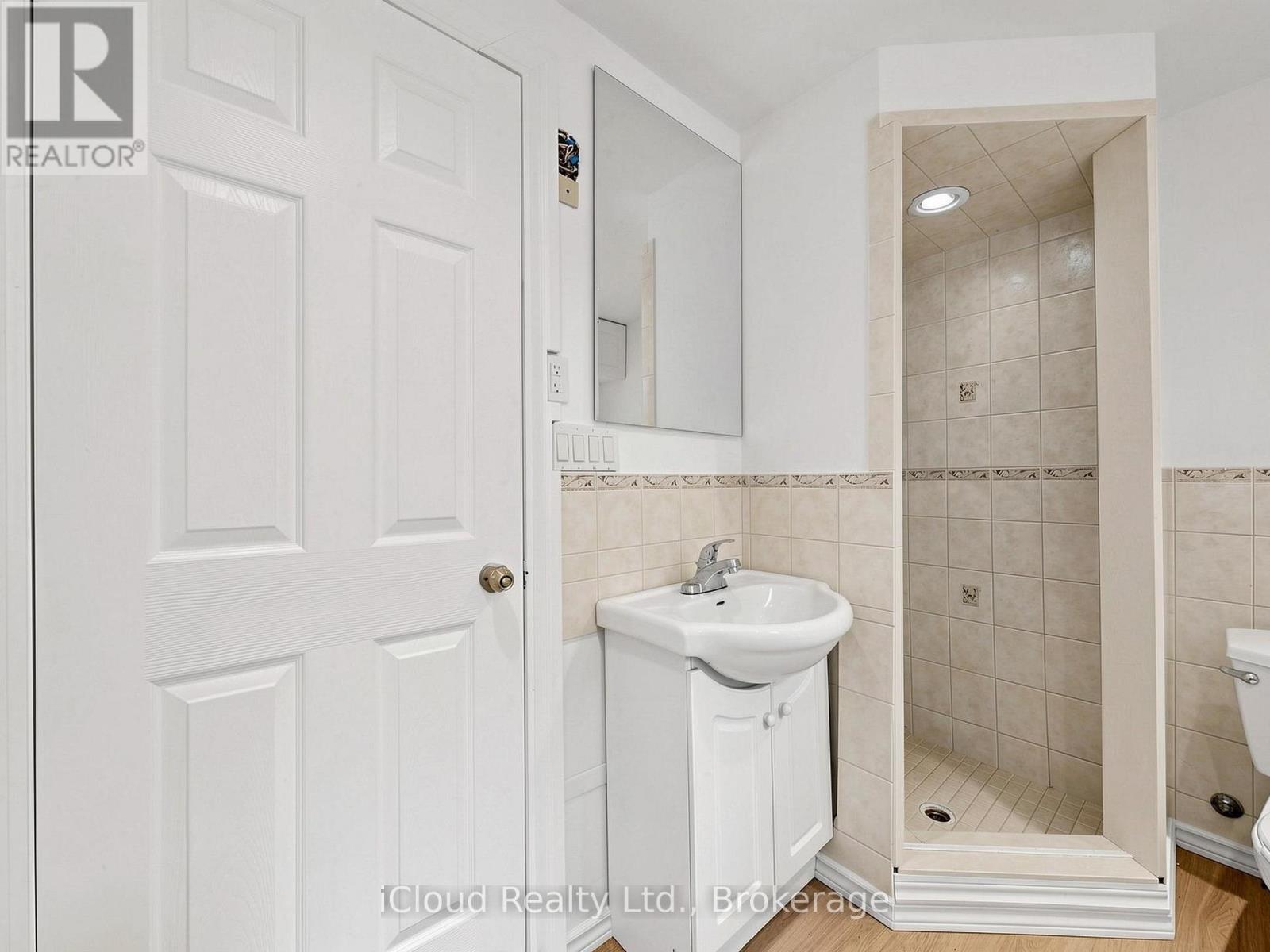 32 SEVENTEENTH STREET - Image 36