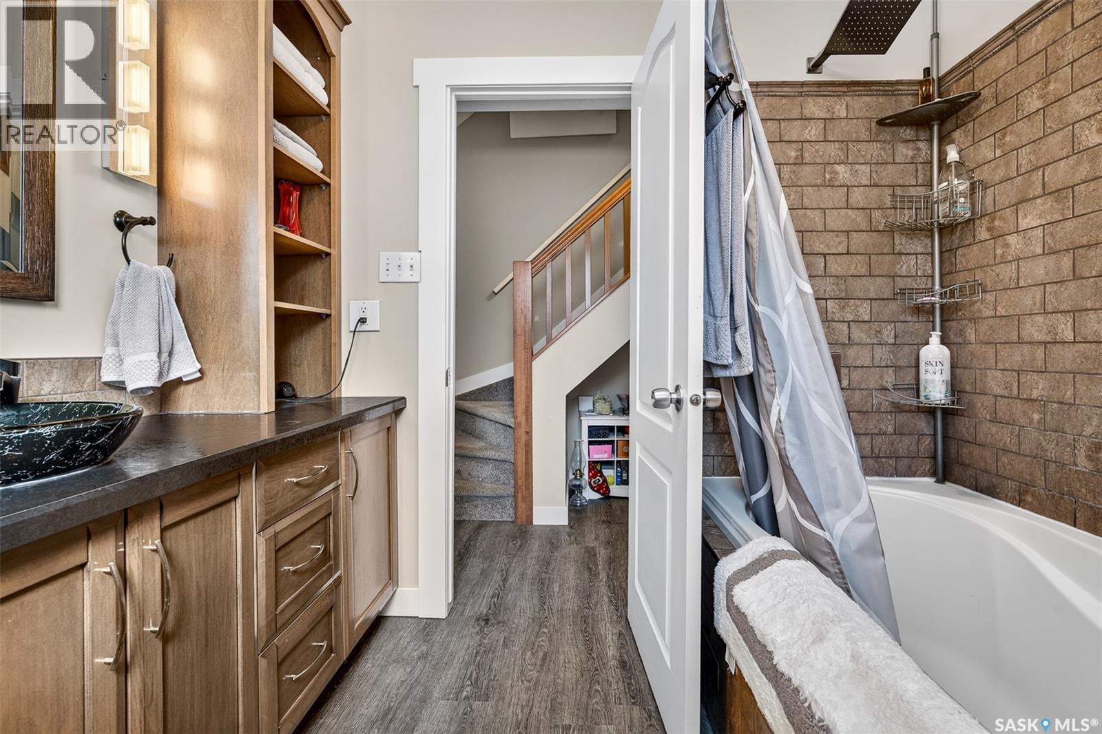 1242 4th AVENUE NE - Image 24
