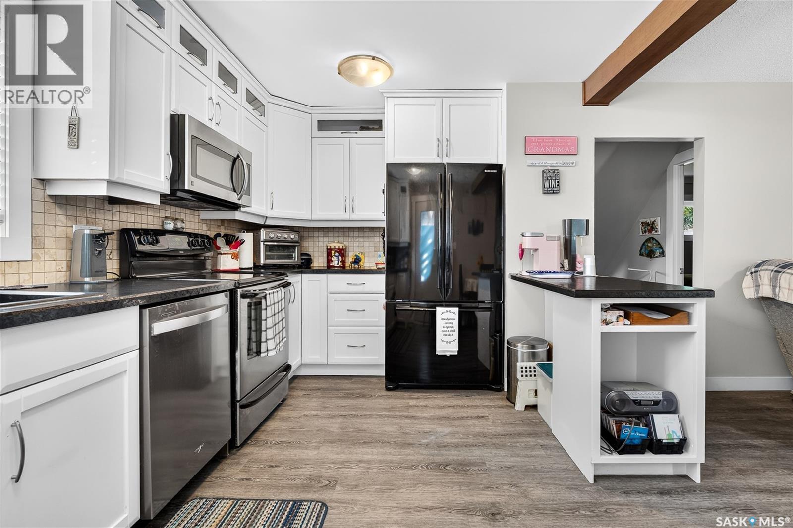 1242 4th AVENUE NE, Moose Jaw — photo 4