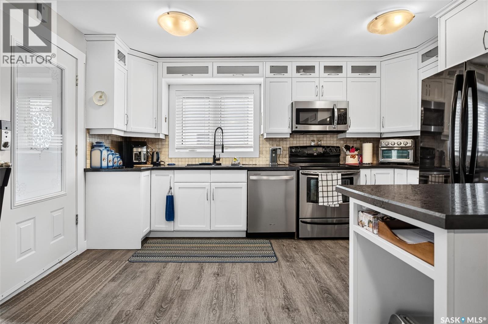 1242 4th AVENUE NE, Moose Jaw — photo 5