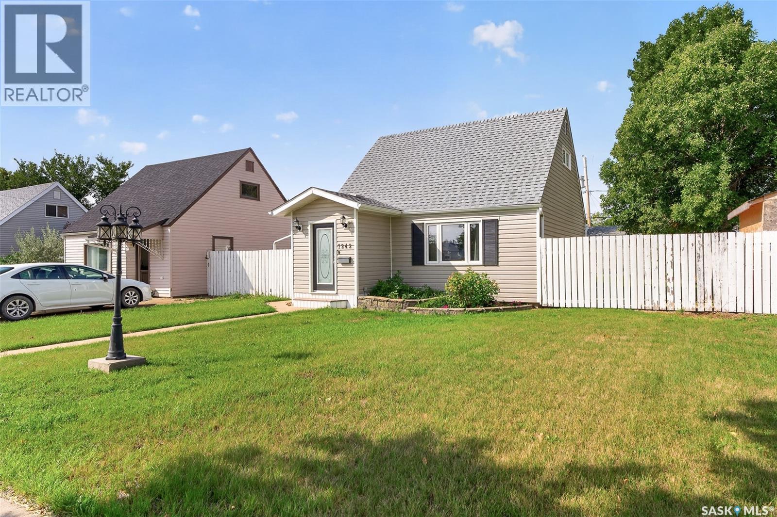 1242 4th AVENUE NE - Image 54