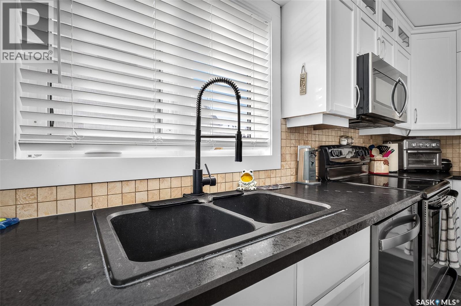1242 4th AVENUE NE, Moose Jaw — photo 9
