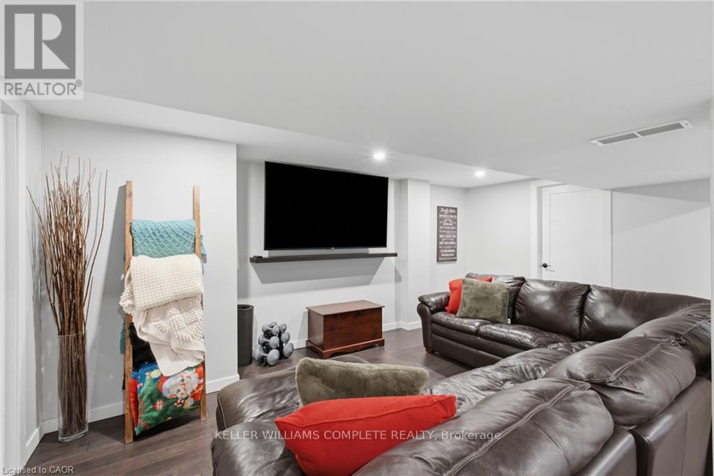 5196 ELM STREET - 17