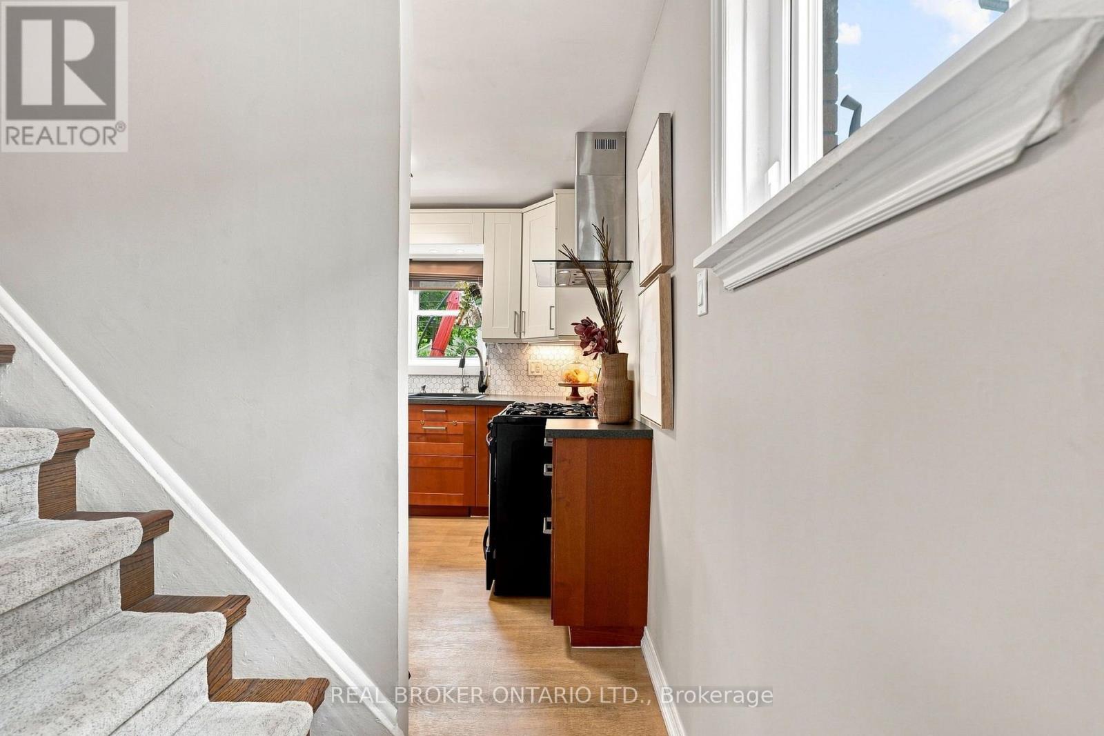 51 BARONS AVENUE N - 12