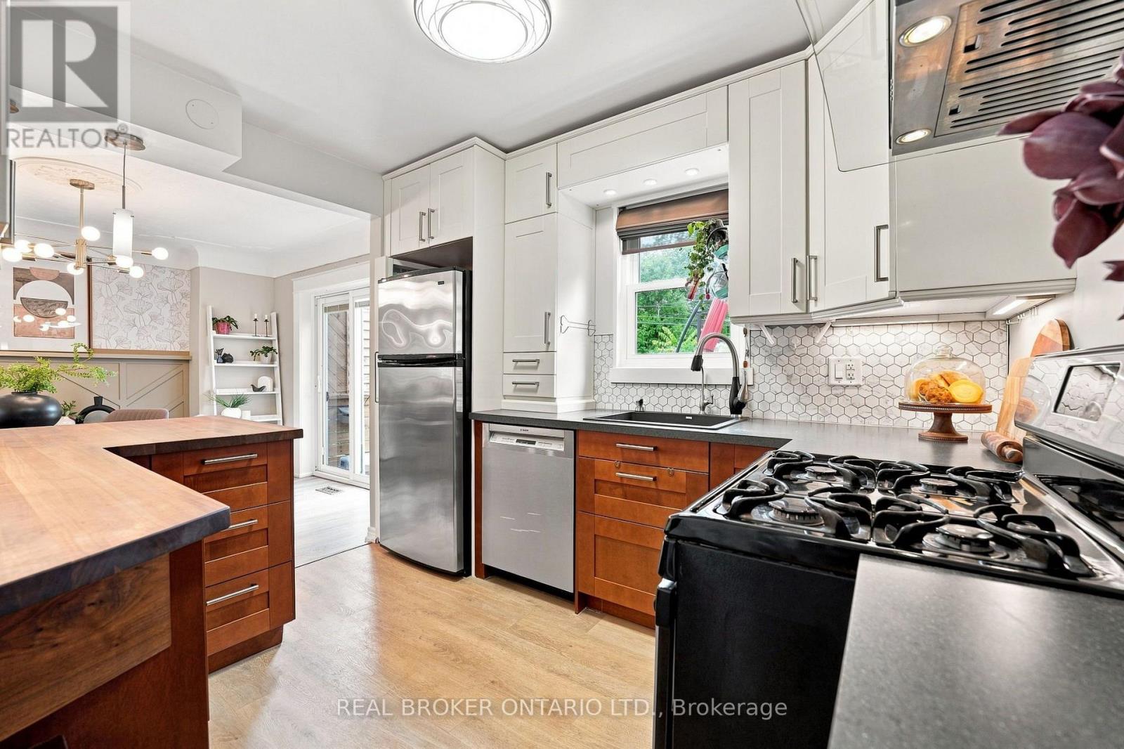 51 BARONS AVENUE N - 13