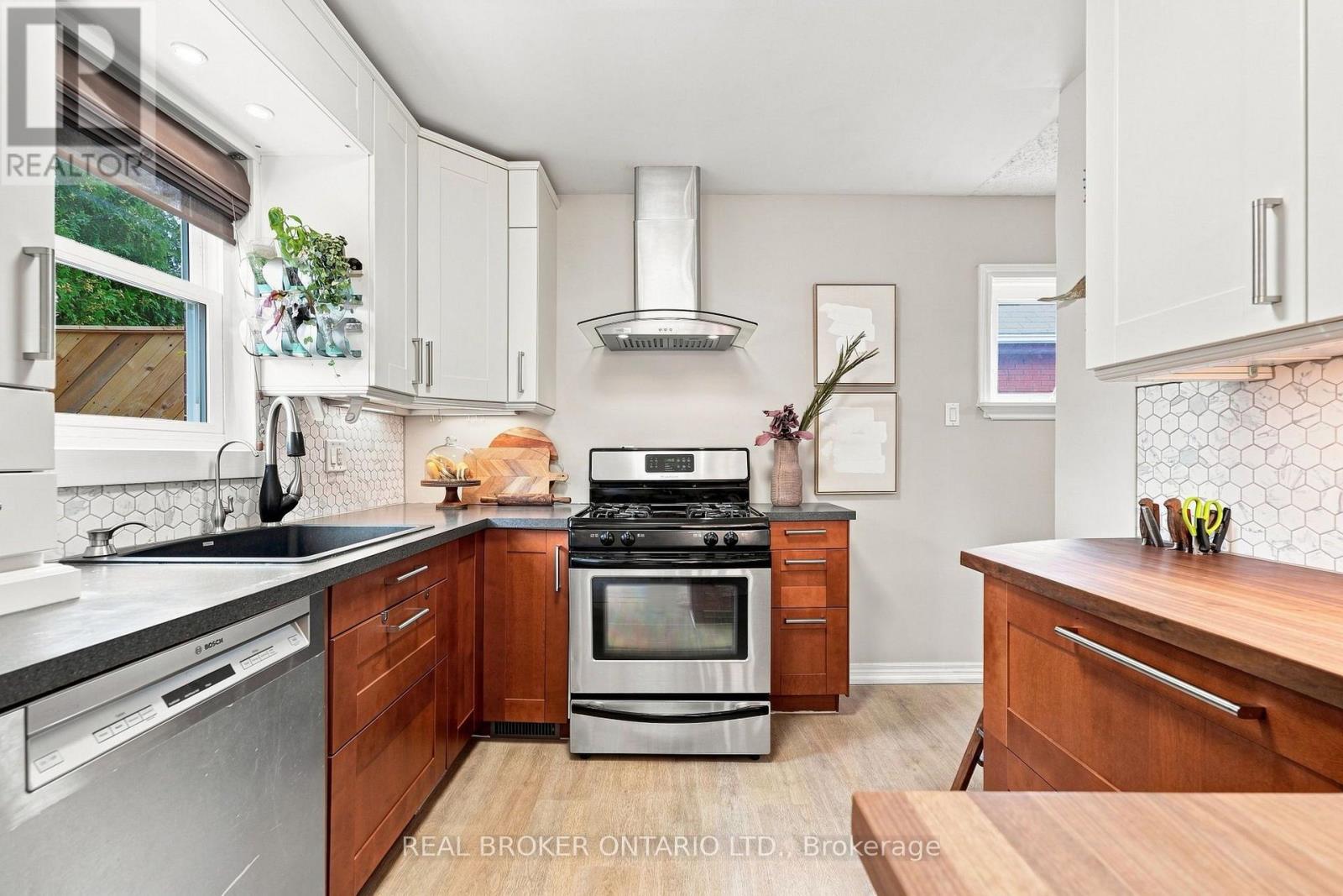 51 BARONS AVENUE N - 14