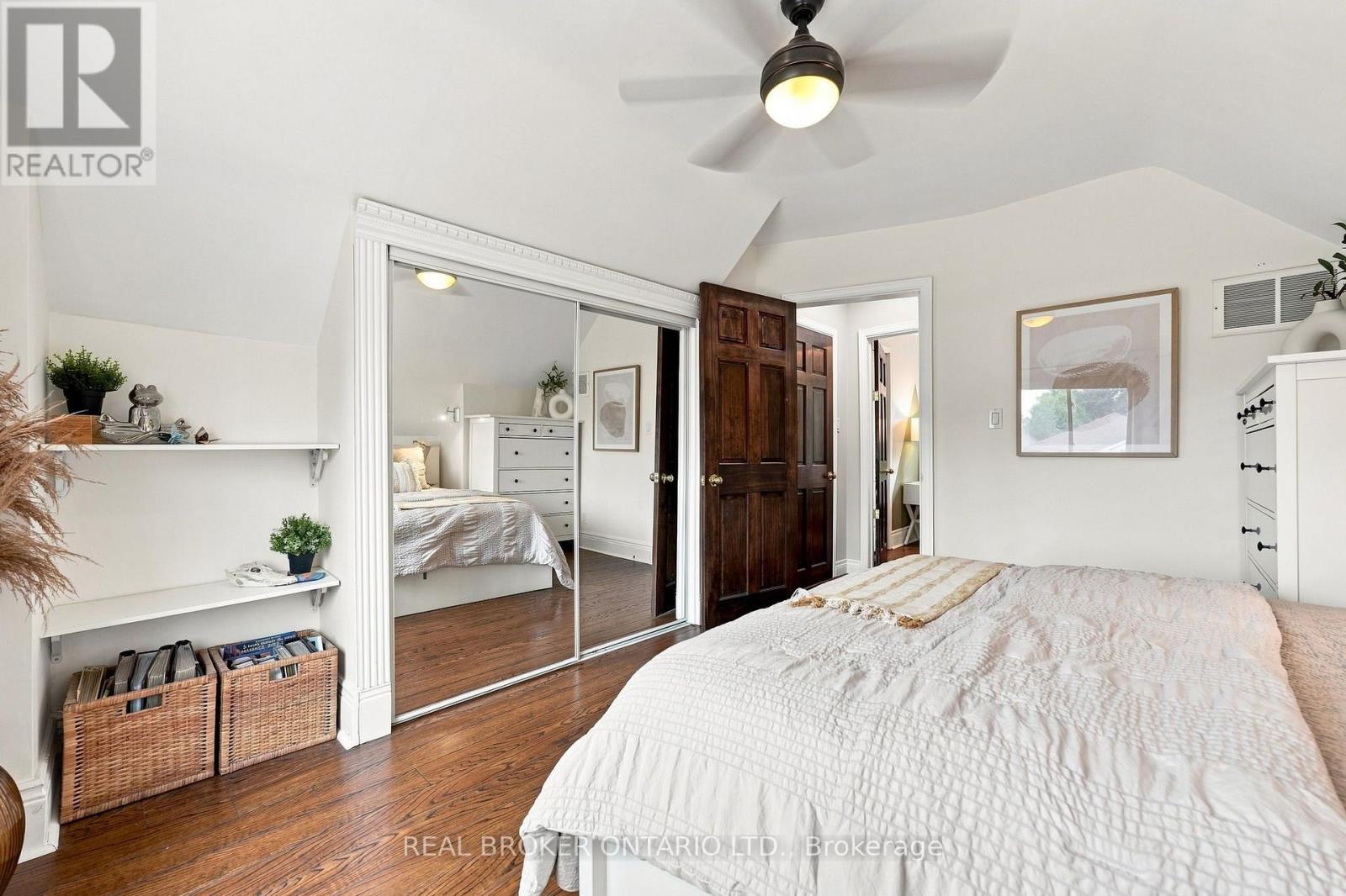 51 BARONS AVENUE N - 35