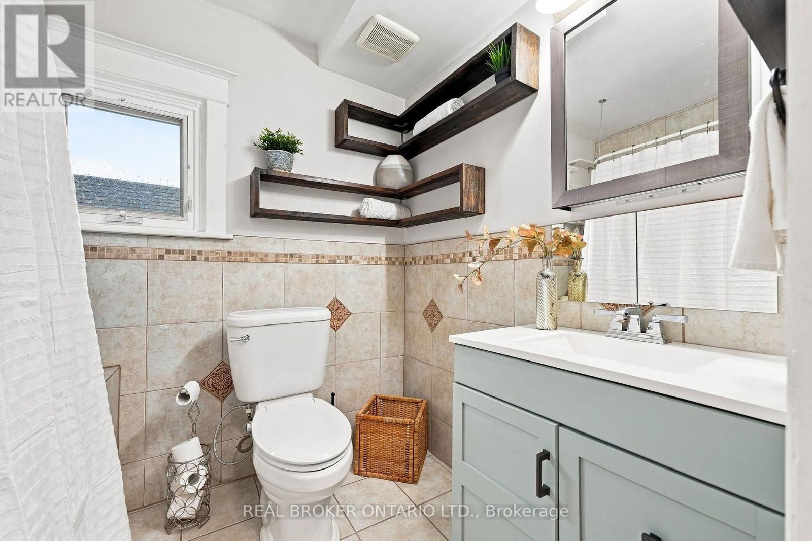 51 BARONS AVENUE N - 36