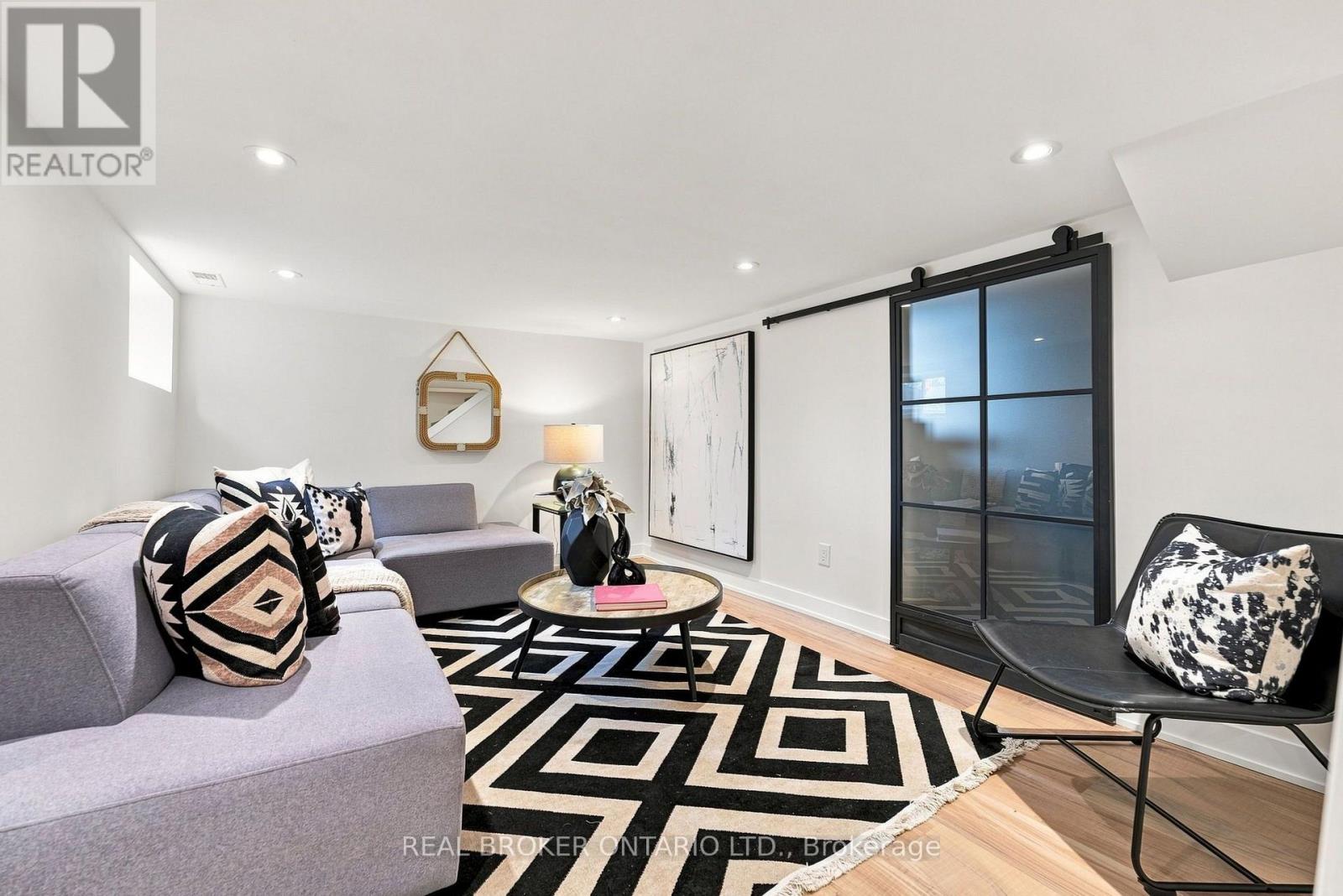 51 BARONS AVENUE N - 37