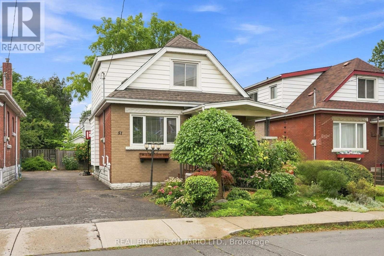 51 BARONS AVENUE N - 4