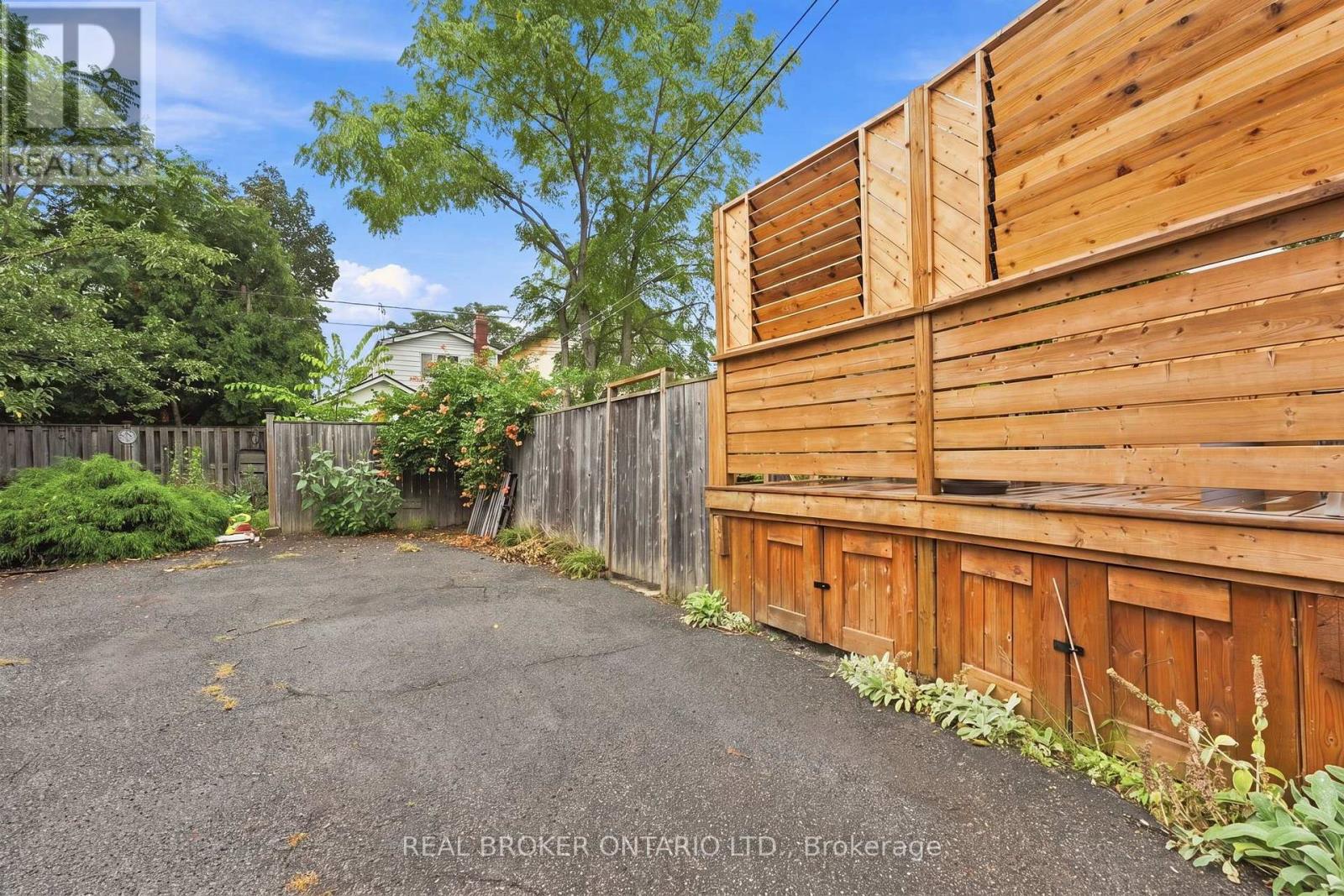 51 BARONS AVENUE N - 47