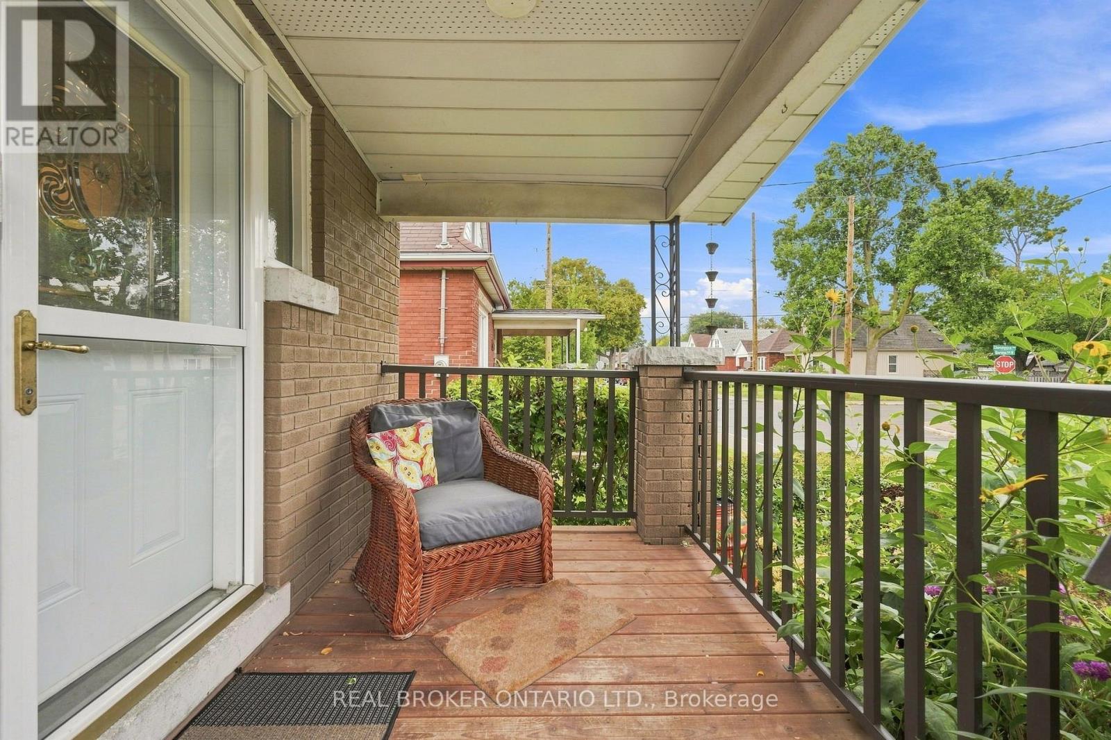 51 BARONS AVENUE N - 6