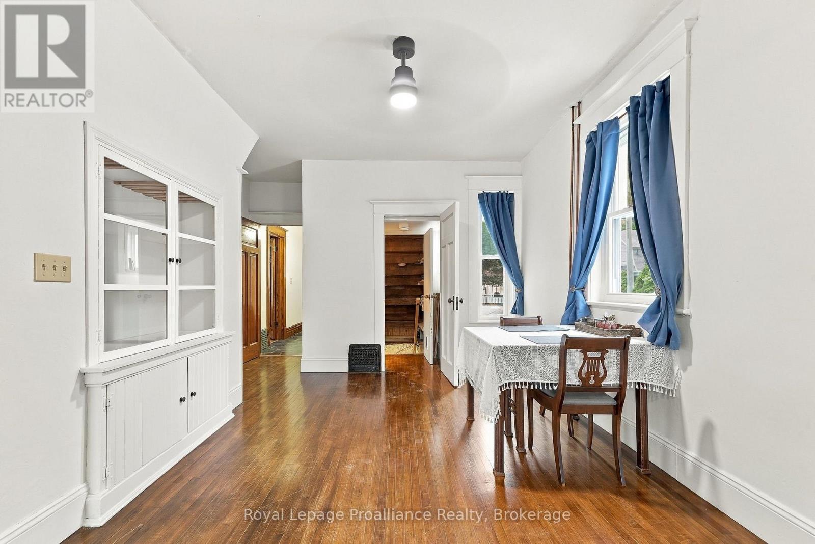 31 GROVE STREET - 16