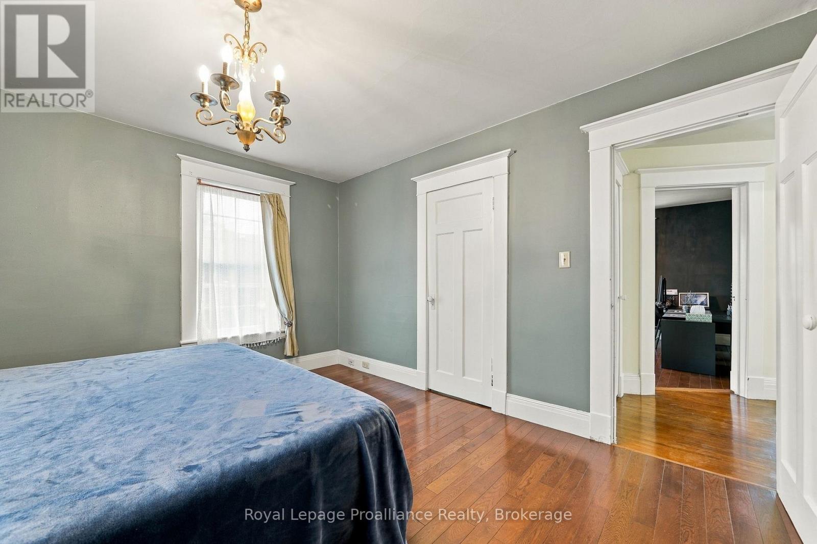 31 GROVE STREET - 30