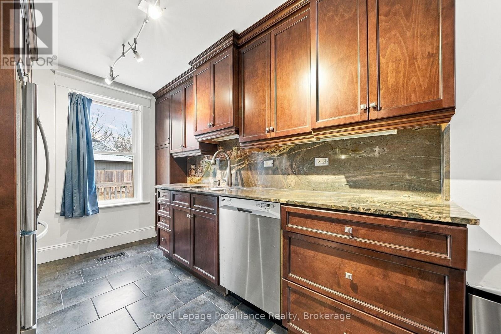 31 GROVE STREET - Image 19