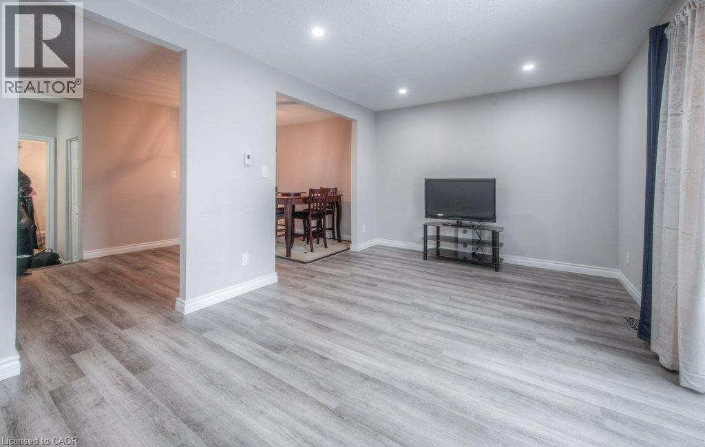 #15 149 ST CATHARINES Street - 13
