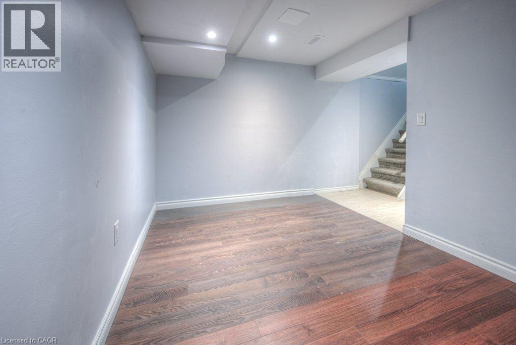 #15 149 ST CATHARINES Street - 31