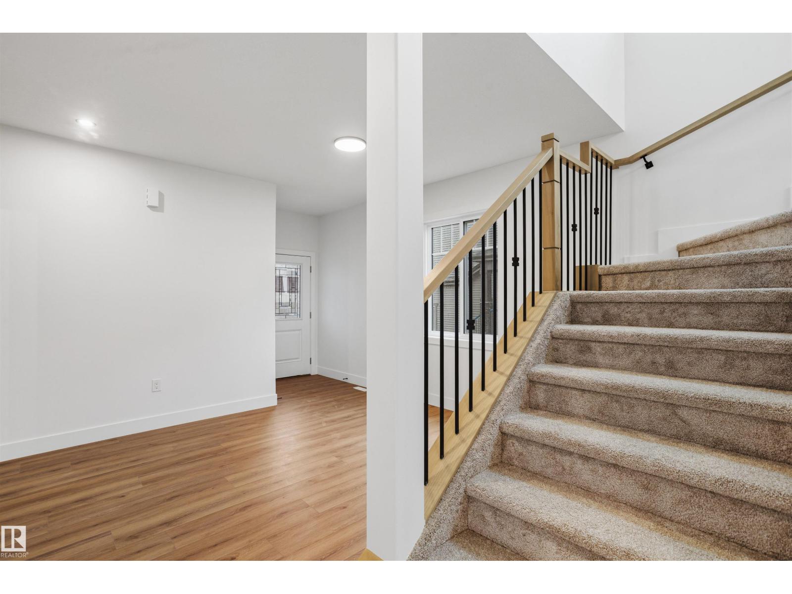 8425 223A ST NW - 23