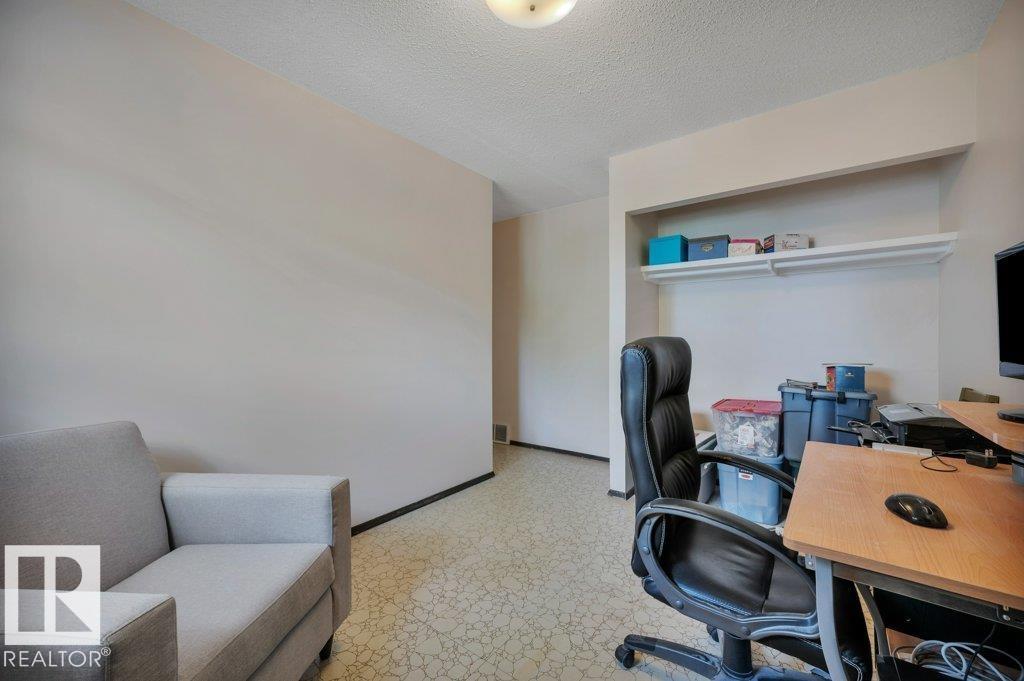 1 FOREST DR - 25