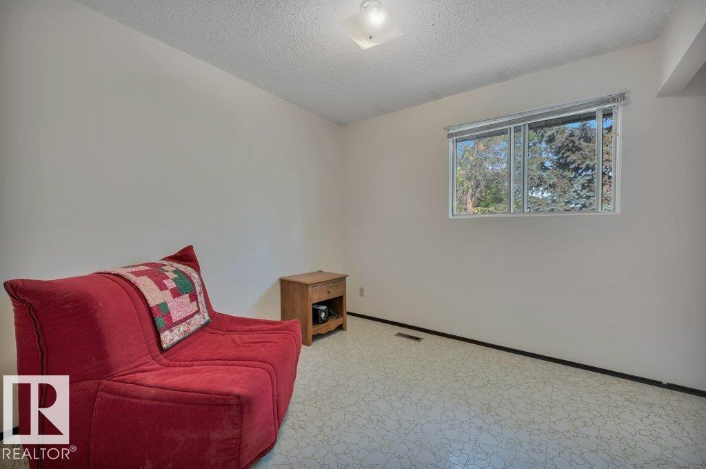 1 FOREST DR - 26