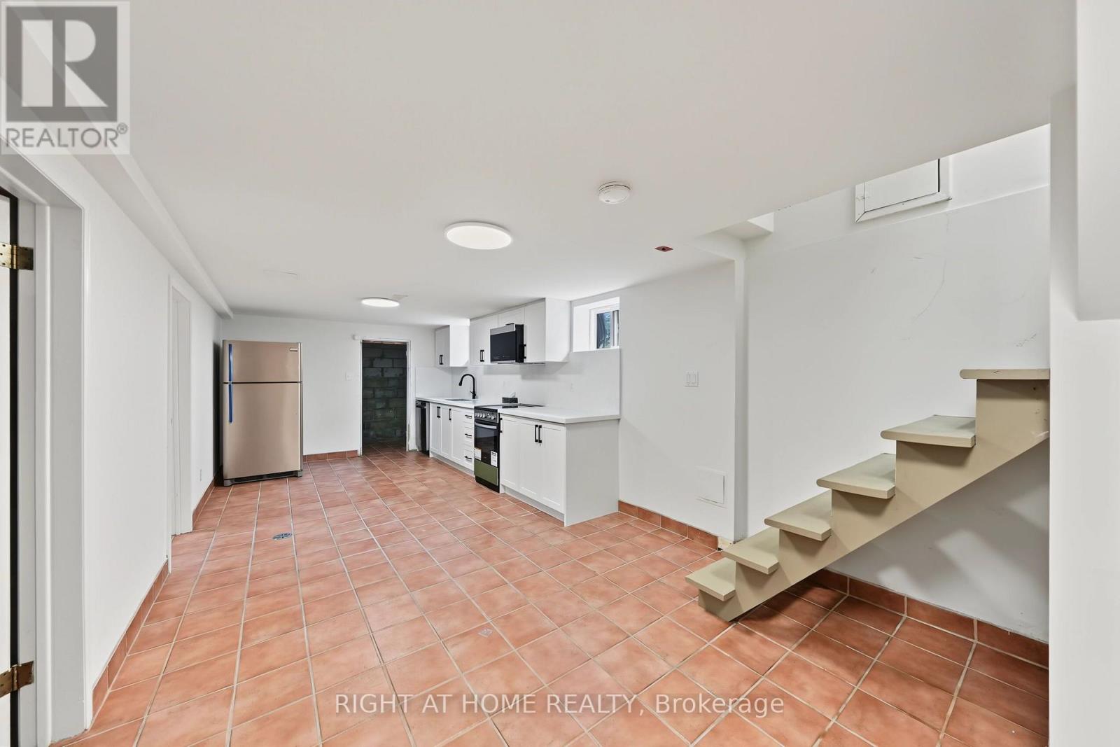 1008 KENNEDY ROAD - 20