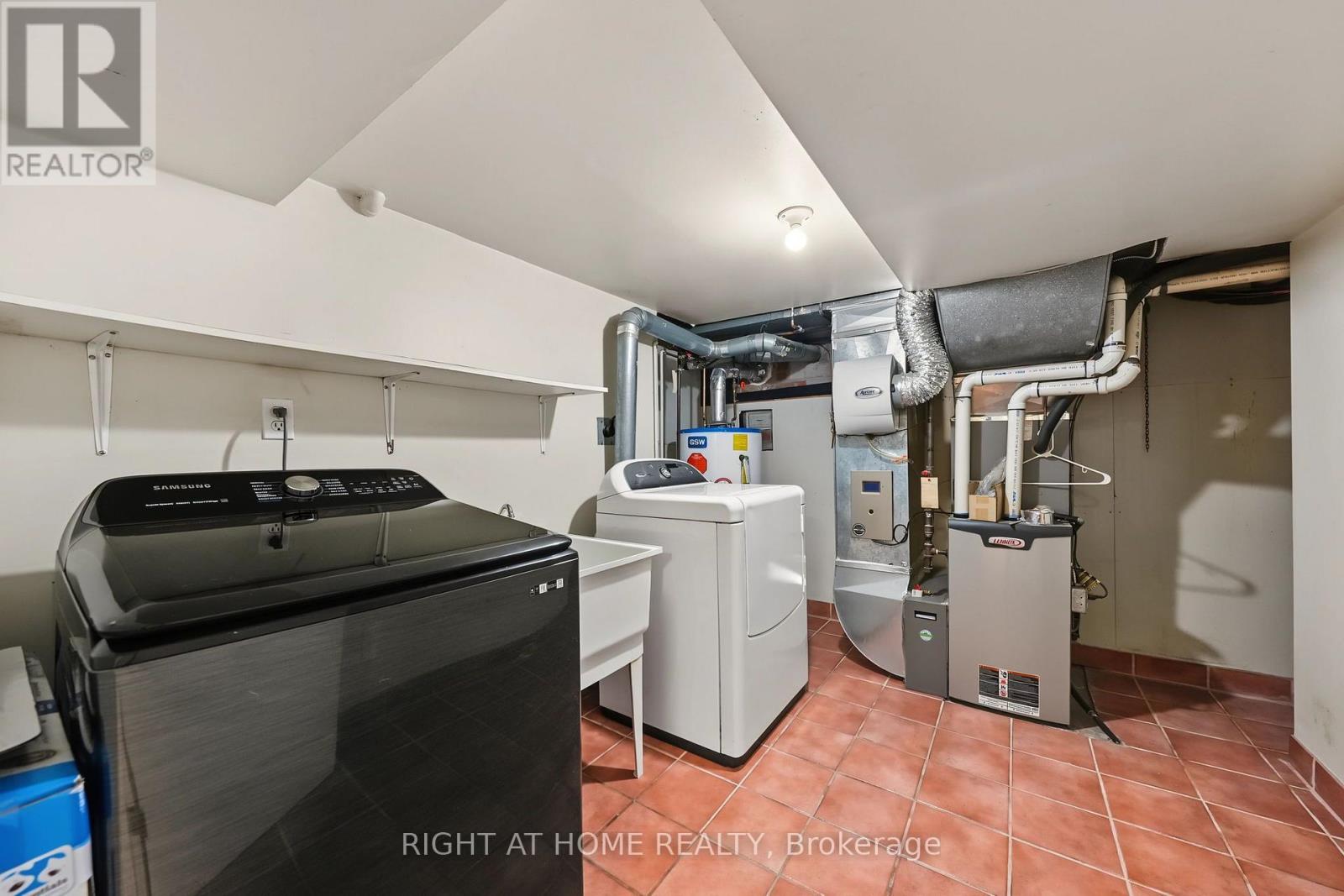 1008 KENNEDY ROAD - 25