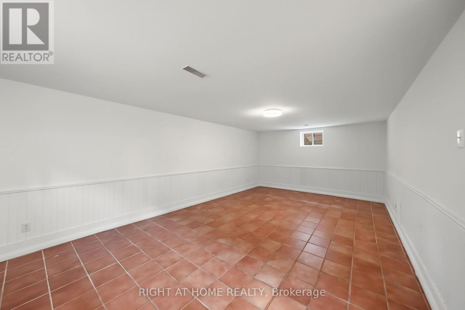 1008 KENNEDY ROAD - 23