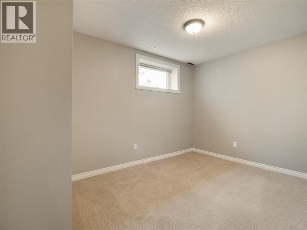 805 17 Street S - Image 32