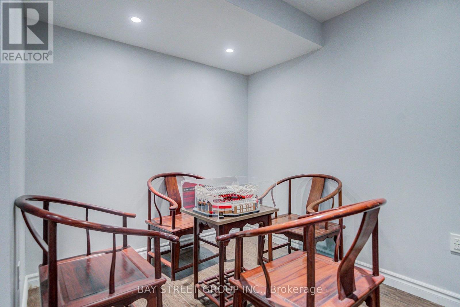 25 WATERTON CRESCENT - 29
