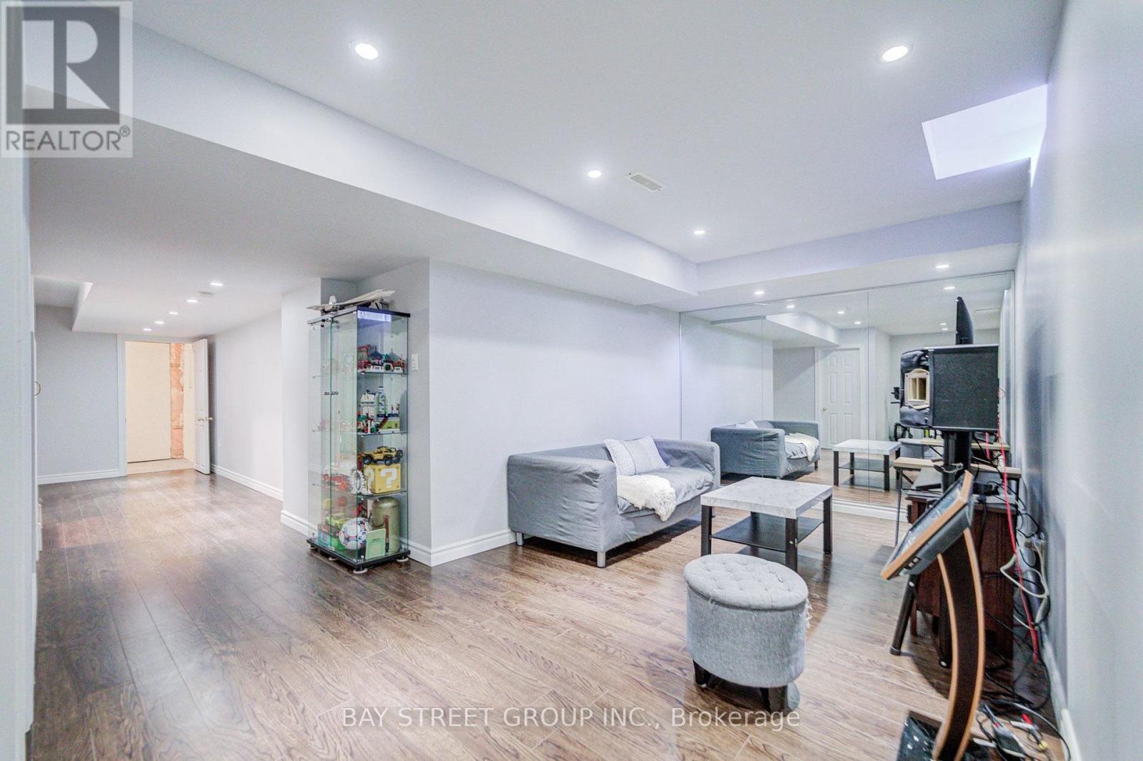 25 WATERTON CRESCENT - 28