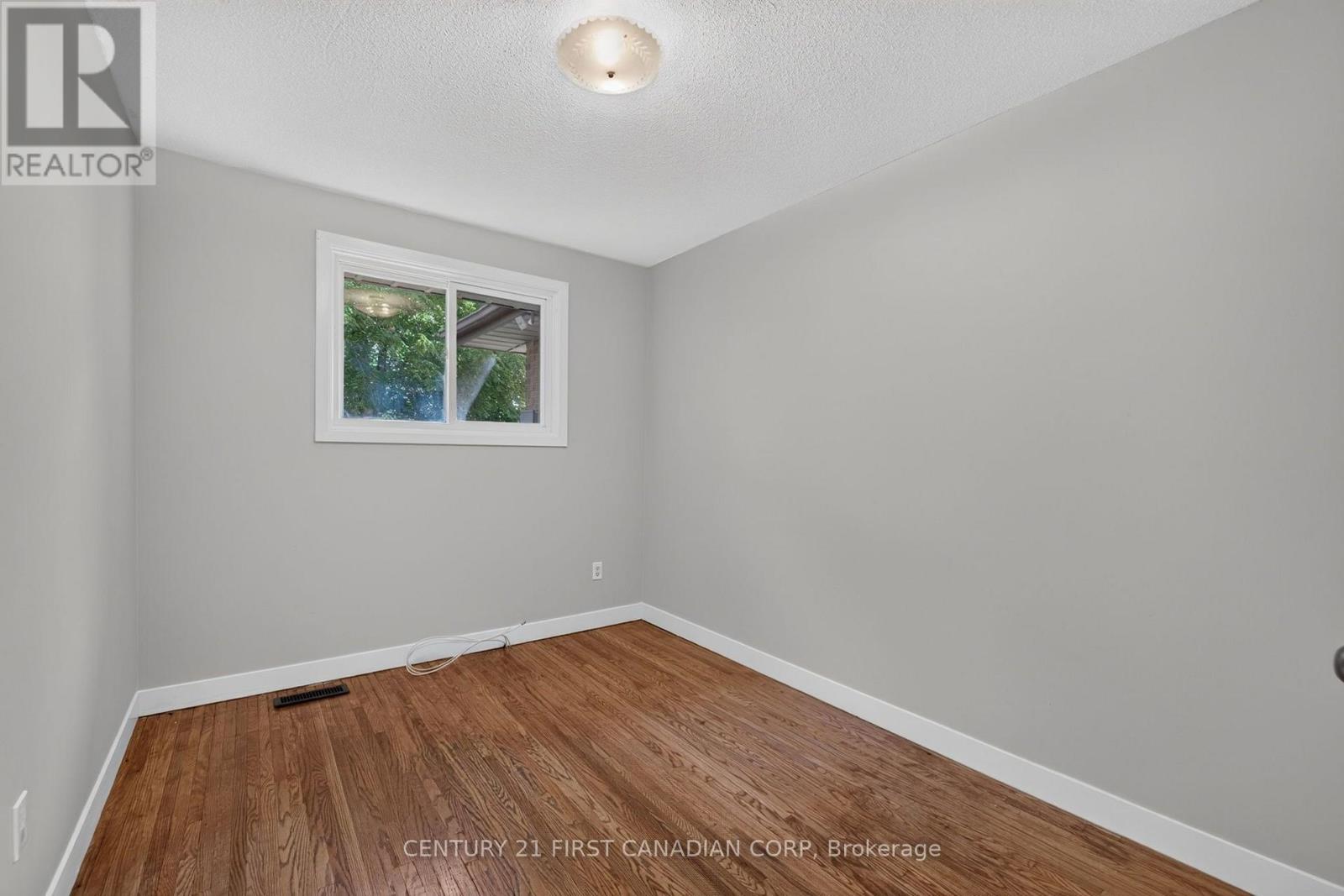354 BASE LINE ROAD W - Image 19