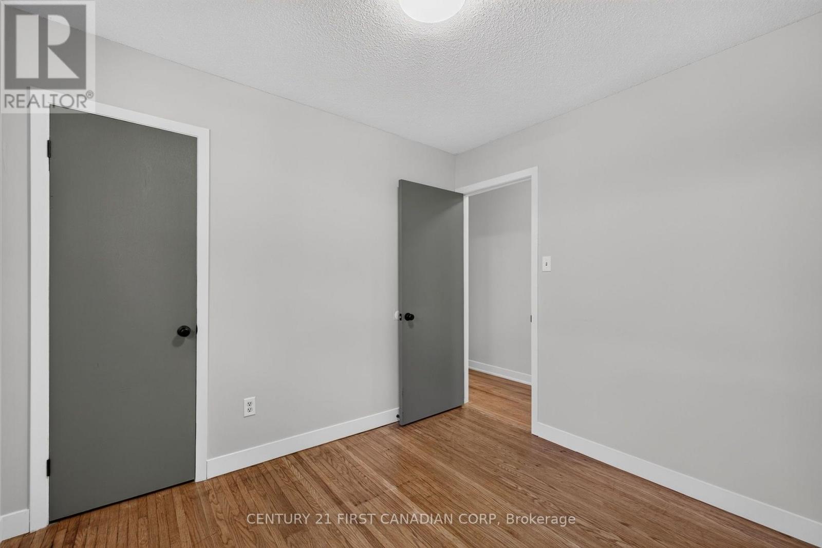 354 BASE LINE ROAD W - Image 23