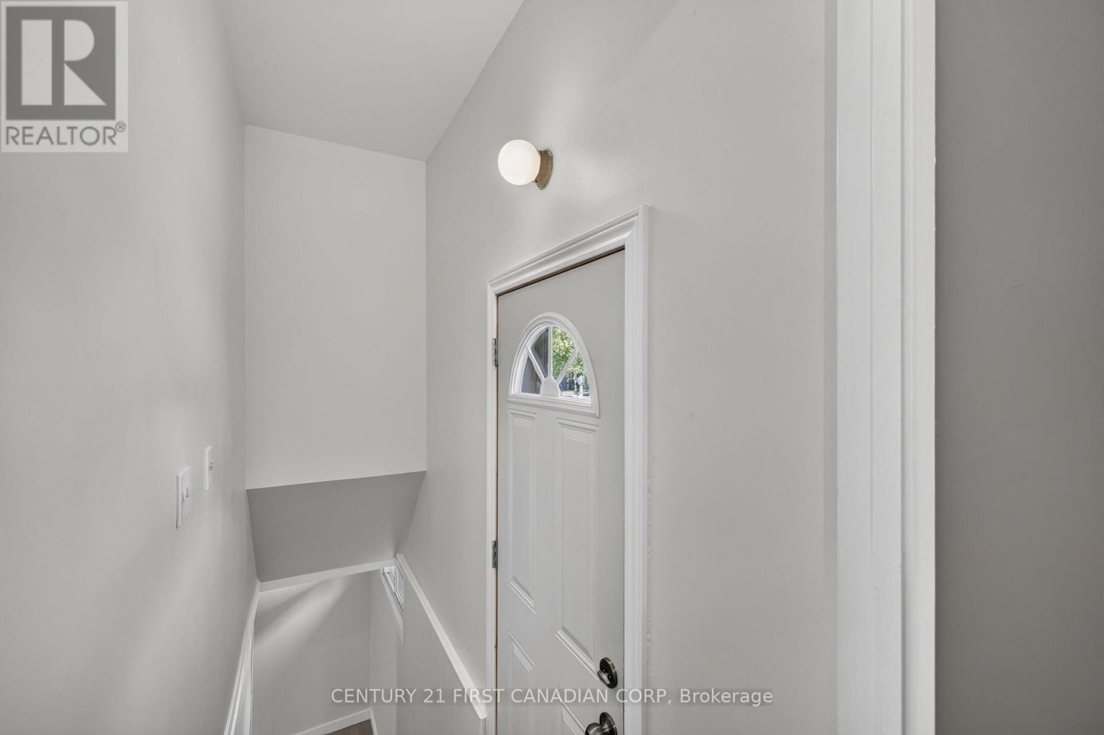 354 BASE LINE ROAD W - Image 26
