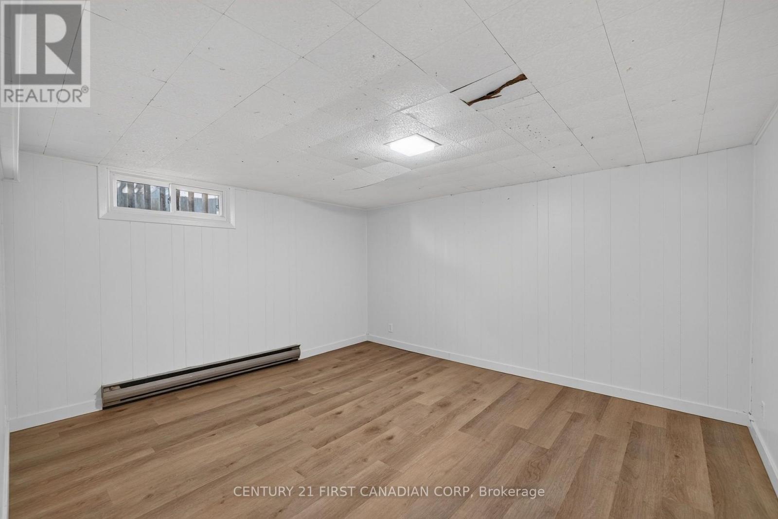 354 BASE LINE ROAD W - Image 35