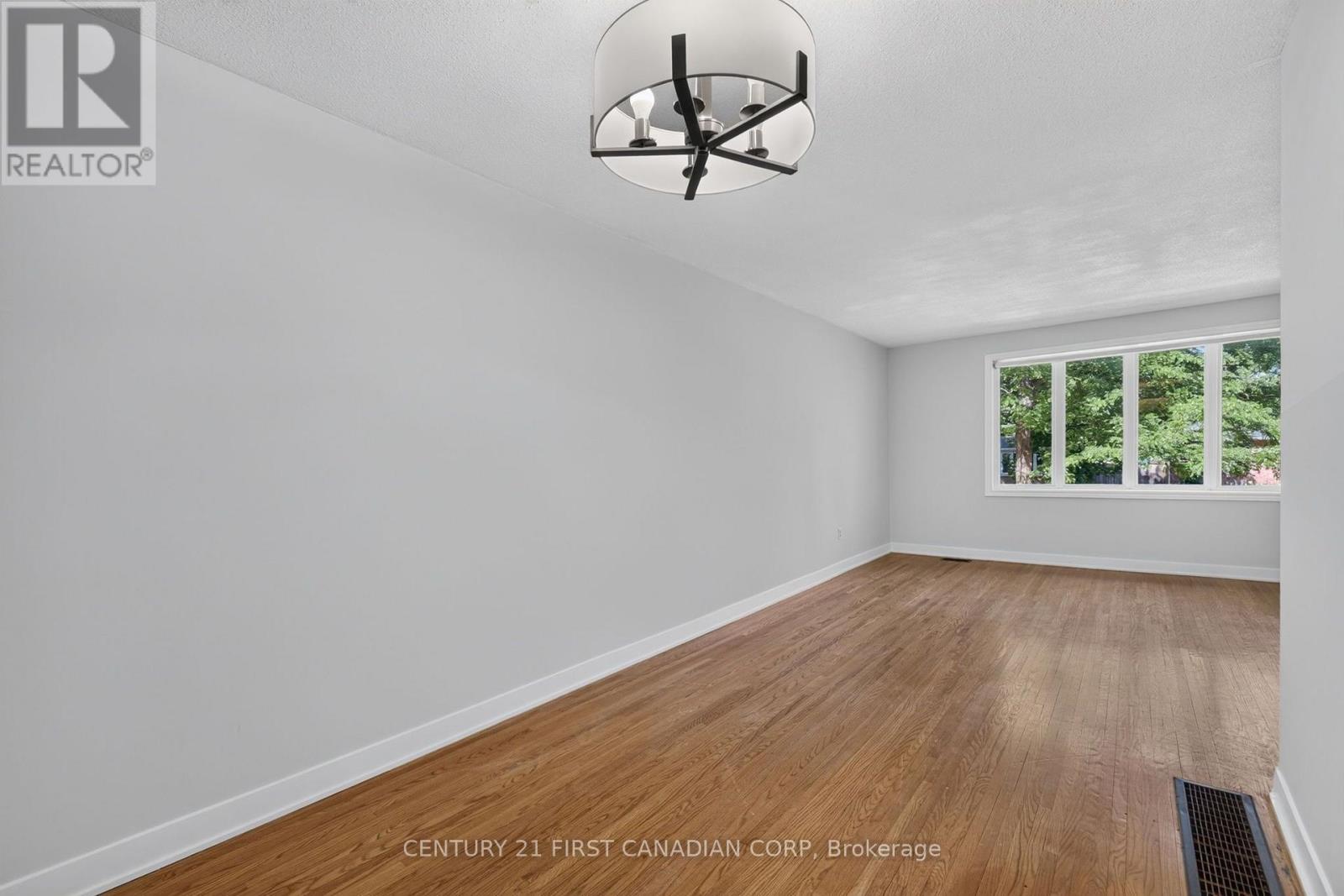 354 BASE LINE ROAD W, London South (South D) — photo 7