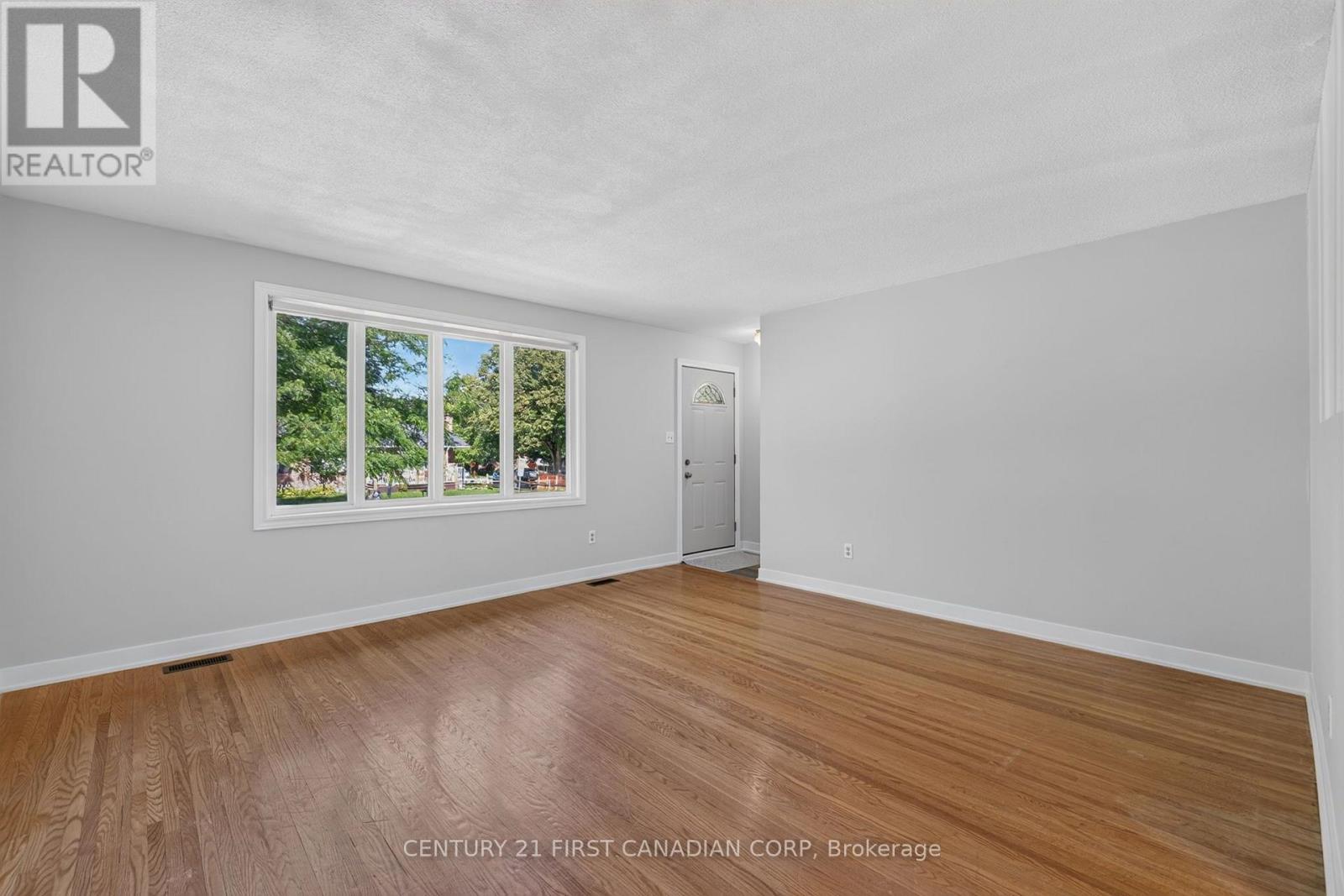 354 BASE LINE ROAD W, London South (South D) — photo 8