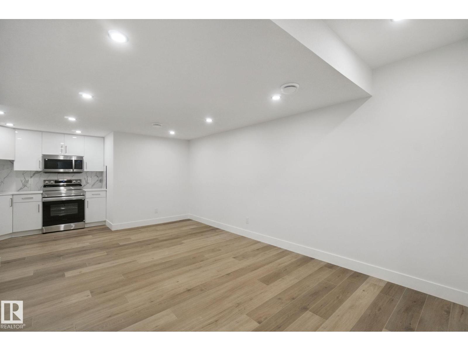 10619 60A AV NW - 50