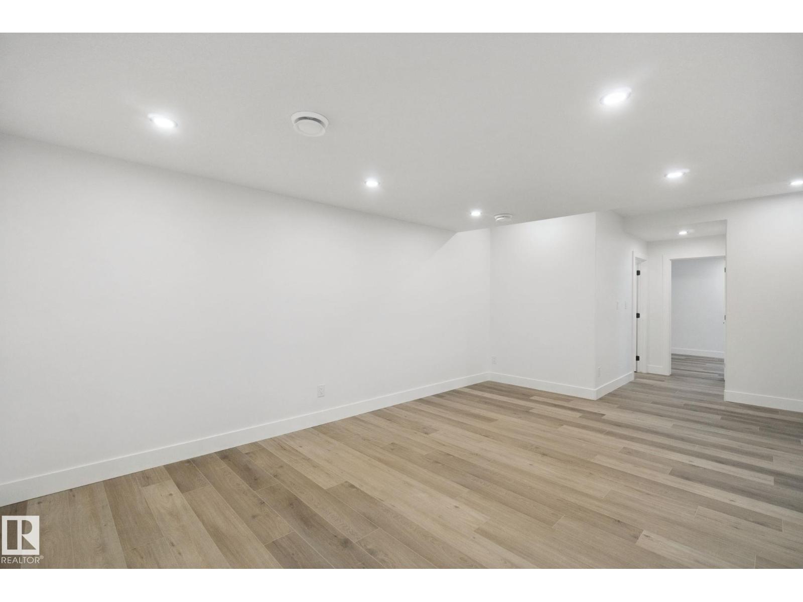 10619 60A AV NW - 53