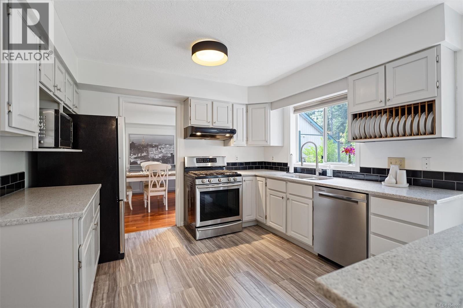 6938 Wallace Dr - Image 4