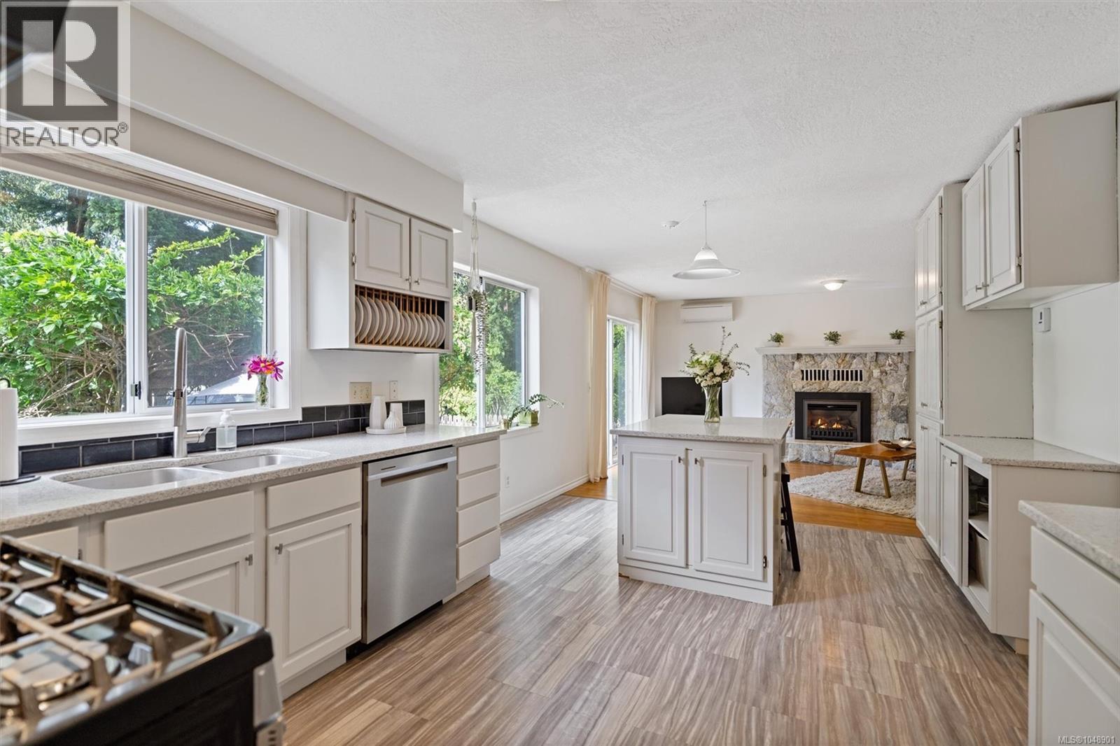 6938 Wallace Dr - Image 13