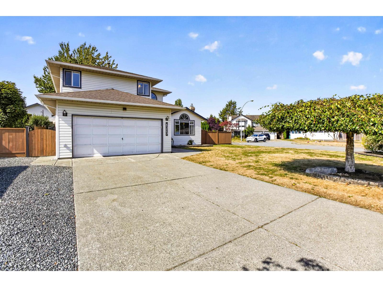 6323 171A STREET, Surrey — photo 2