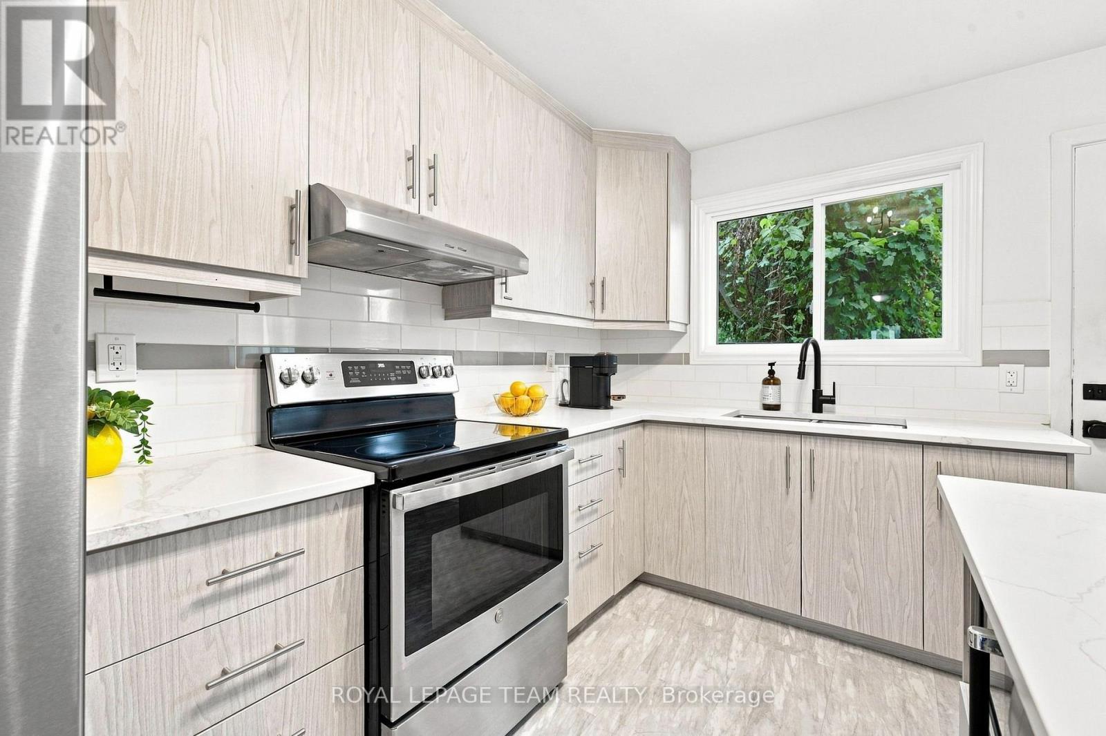 3 Bed, 3 Bath House for Sale in Ottawa – 875 WOODROFFE AVENUE, Ottawa – MLS# X13774164 - Image 39