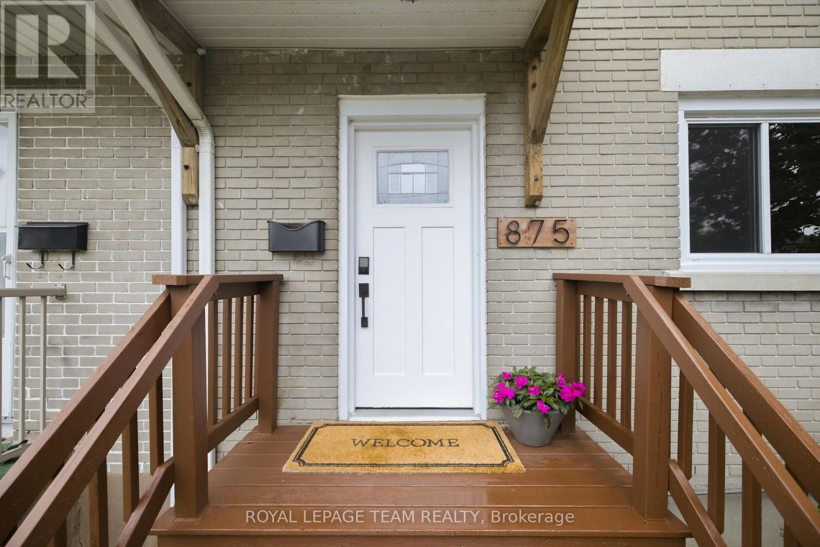 875 WOODROFFE AVENUE - 3
