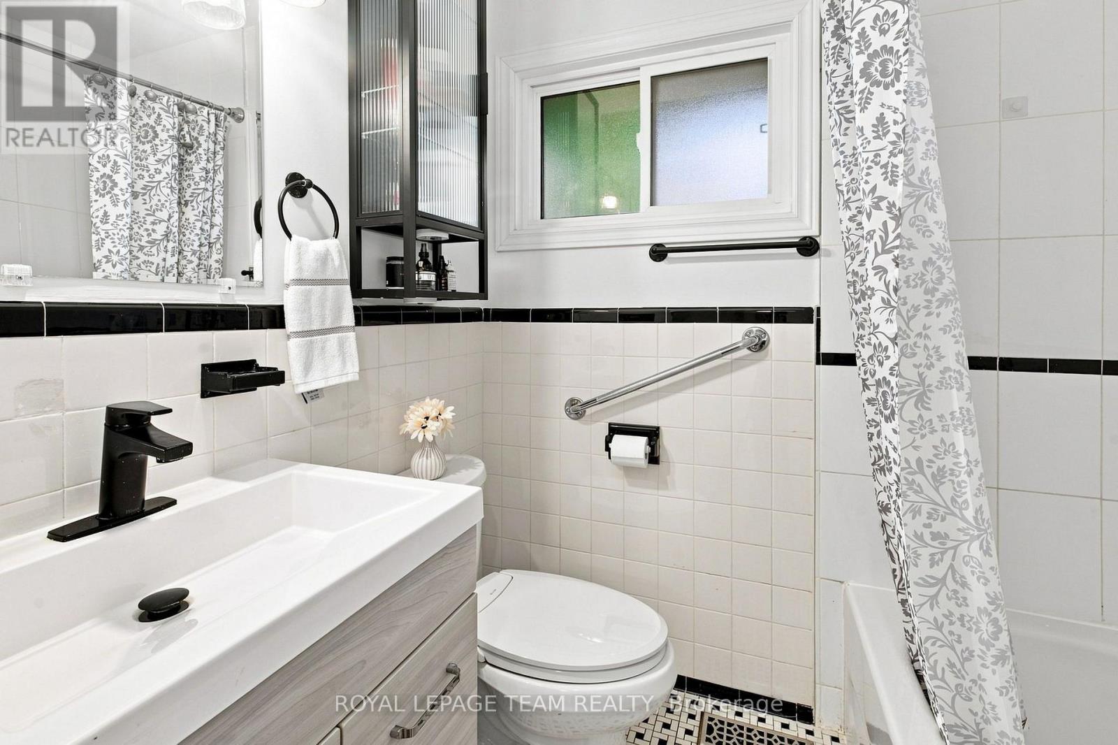 875 WOODROFFE AVENUE - 35