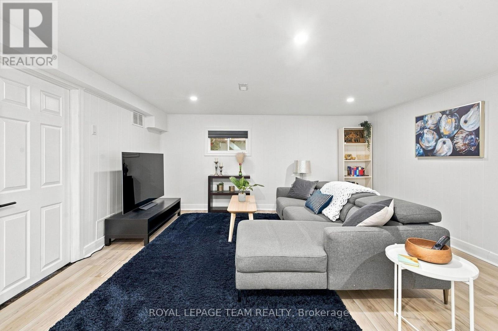 875 WOODROFFE AVENUE - 36