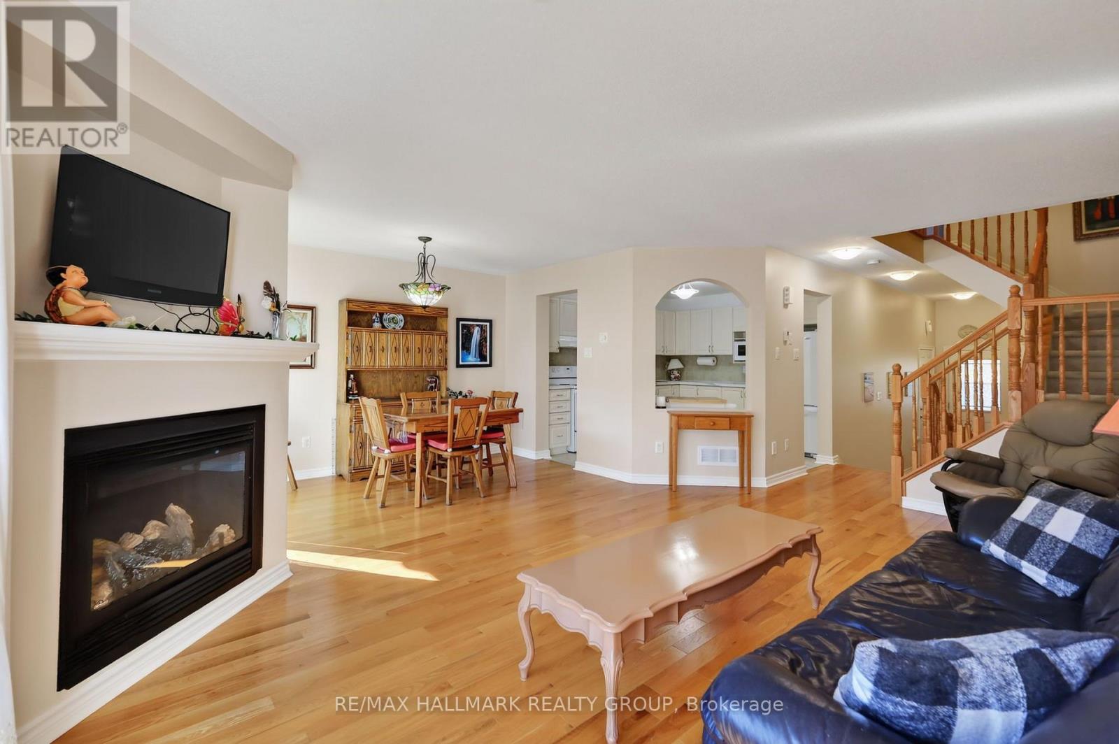 3 Bed, 3 Bath House for Sale in Ottawa – 625 GLASTONBURY WALK, Ottawa – MLS# X13774178 - Image 19